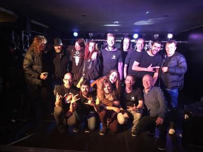 L'équipe du Belvédère avec Phil Rudd et son groupe - by Vincent Vandenbranden